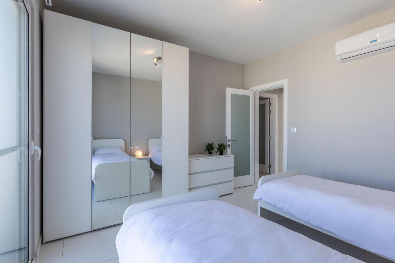 Unique Penthouse With Private Heated Jacuzzi, Close To Restaurants And Night Life Is-Swieqi Dış mekan fotoğraf