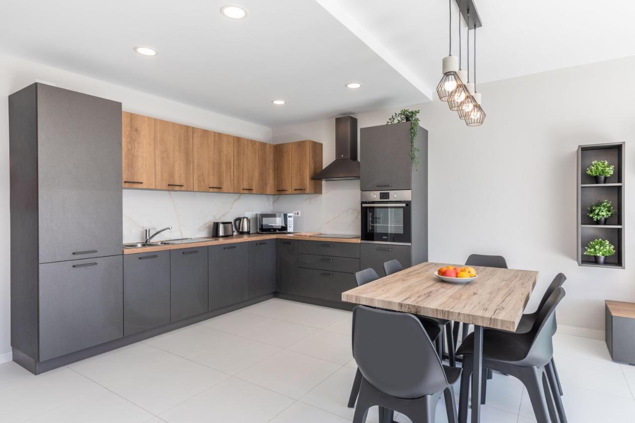 Unique Penthouse With Private Heated Jacuzzi, Close To Restaurants And Night Life Is-Swieqi Dış mekan fotoğraf