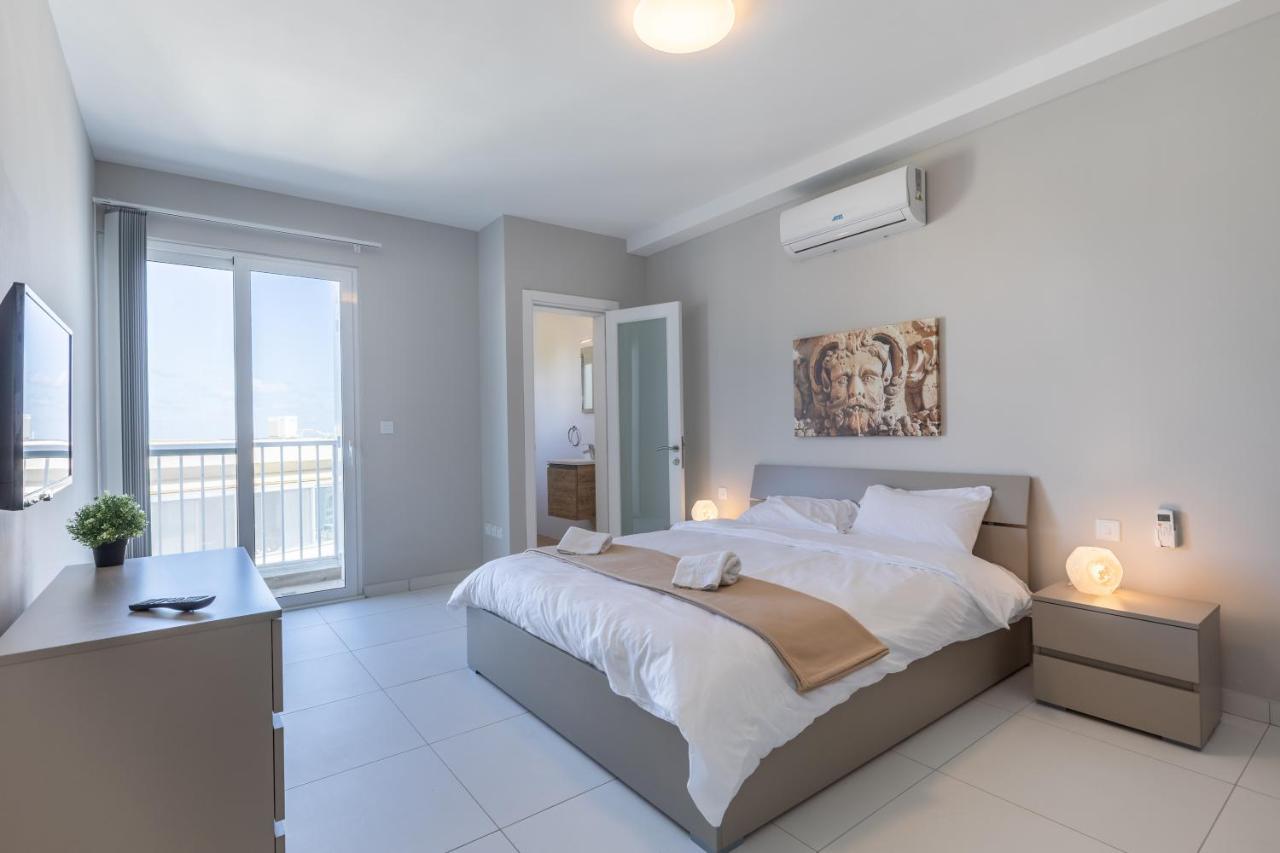 Unique Penthouse With Private Heated Jacuzzi, Close To Restaurants And Night Life Is-Swieqi Dış mekan fotoğraf